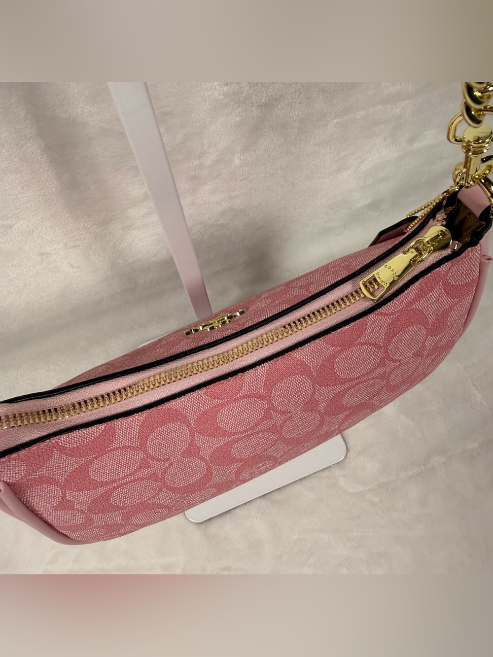 Coach Pink Signature Canvas Shoulder bag with Gold Chain Strap - Picture 4 of 4